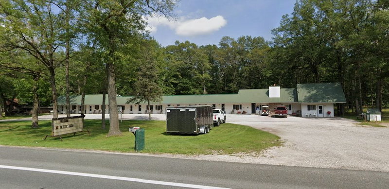 Day Star Motel at Wolf Lake (Wolf Lake Motel) - 2024 Photo (newer photo)